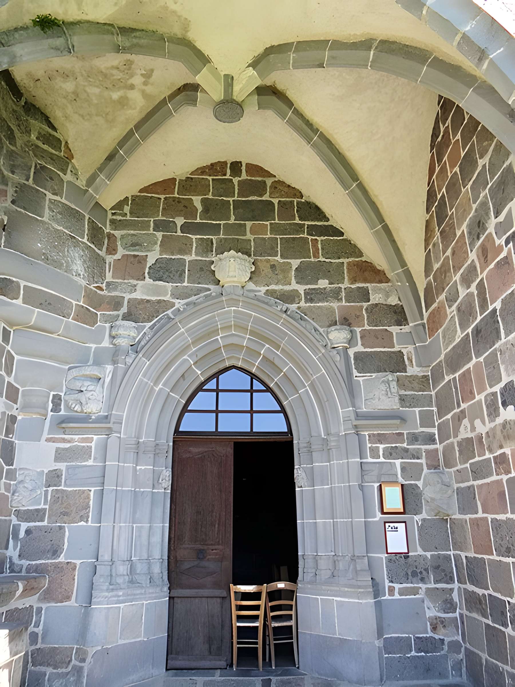 Église Saint-Roch d'Albinhac de Brommat