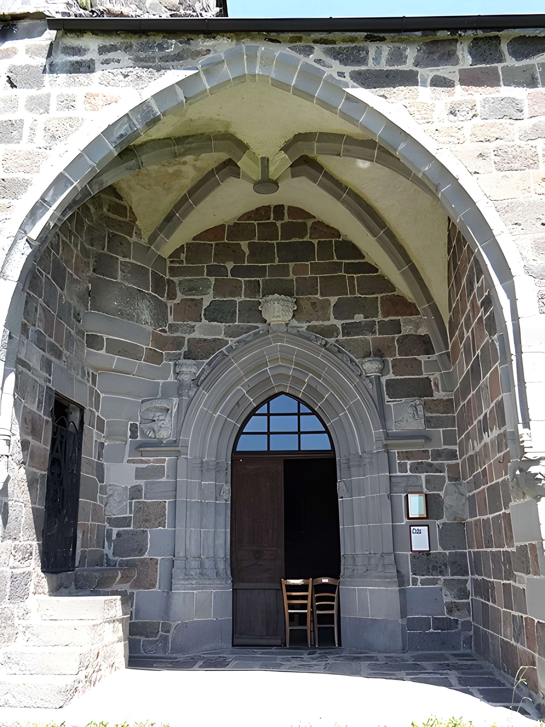 Église Saint-Roch d'Albinhac de Brommat