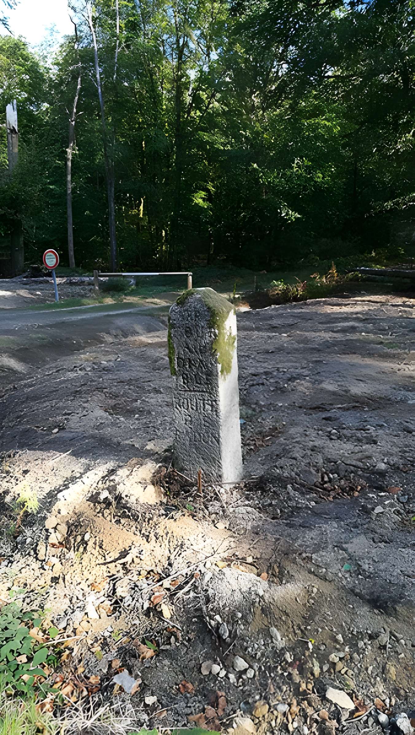80 bornes de la forêt d'Ecouves (également sur communes de Le Bouillon, La Chapelle-près-Sées, La Ferrière-Béchet, Fontenai-les-Louvets, Radon, Rouperroux, Saint-Didier-sous-Ecouves, Saint-Gervais-du-Perron, Saint-Nicolas-des-Bois, Tanville et Vingt-Hanap