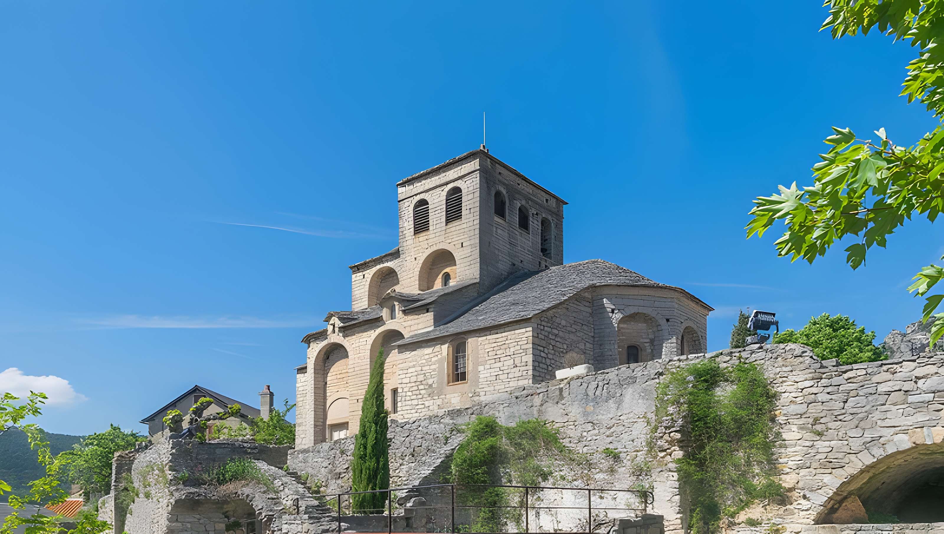 Église Saint-Sauveur de Liaucous de Mostuéjouls