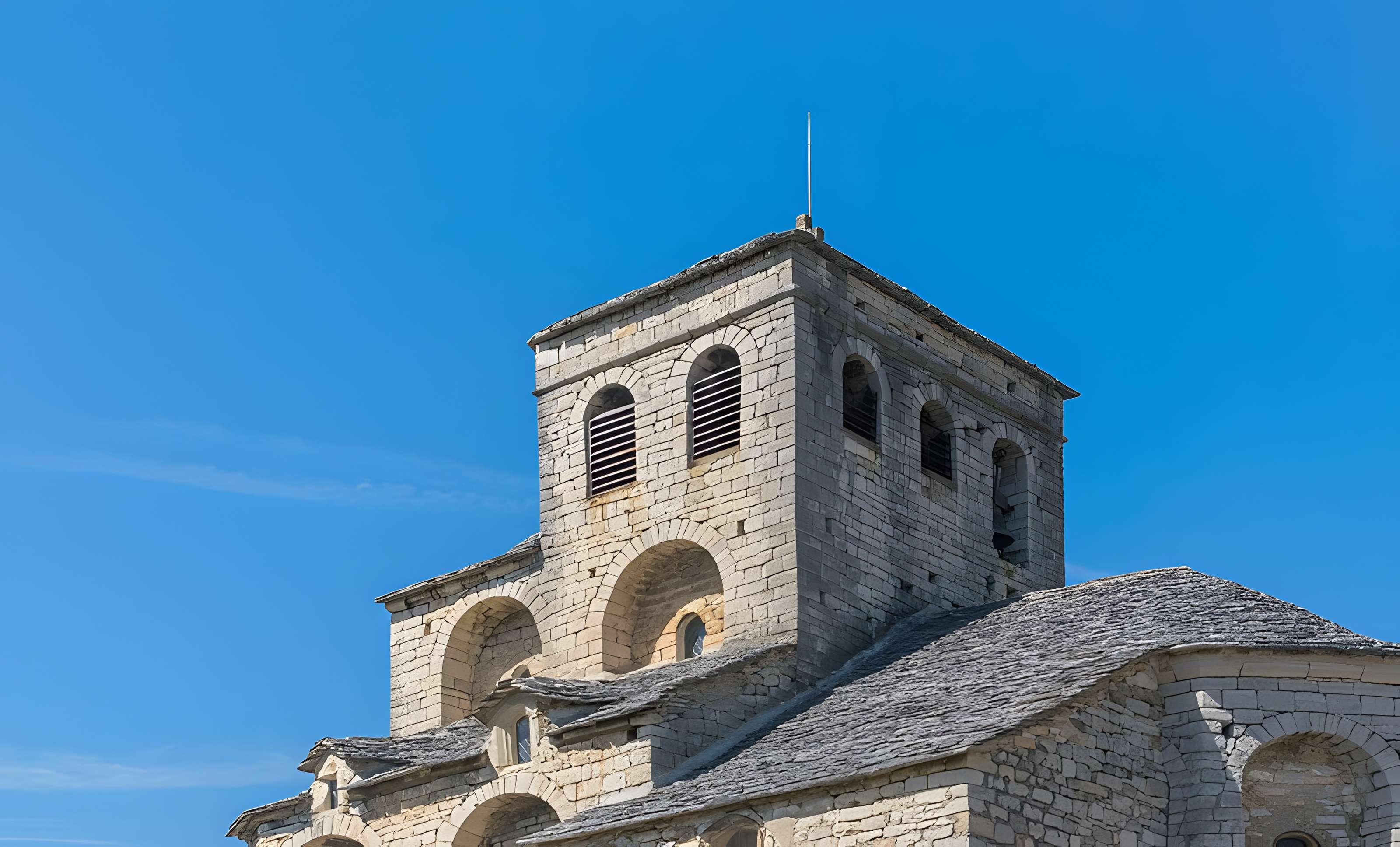 Église Saint-Sauveur de Liaucous de Mostuéjouls
