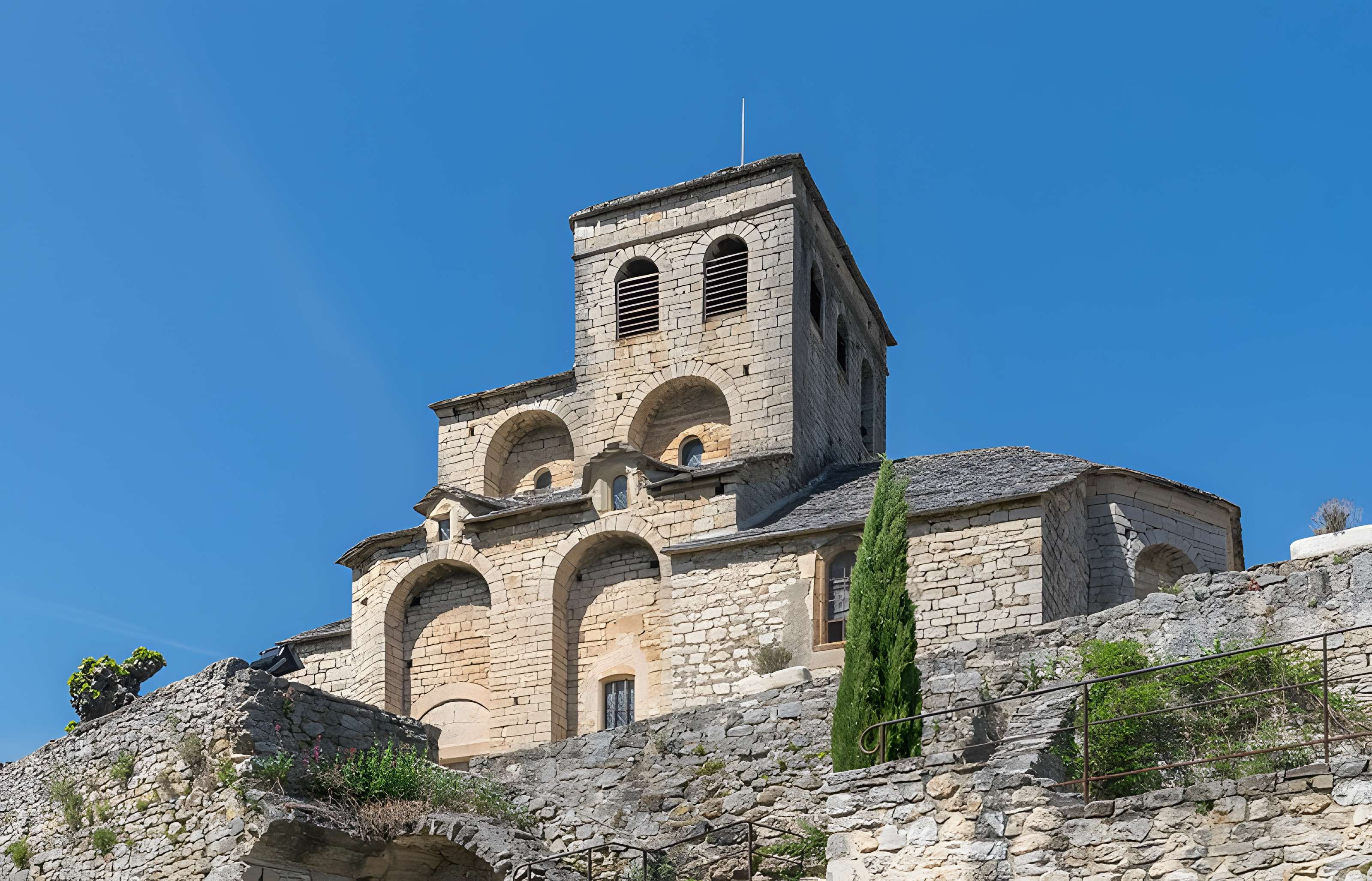 Église Saint-Sauveur de Liaucous de Mostuéjouls