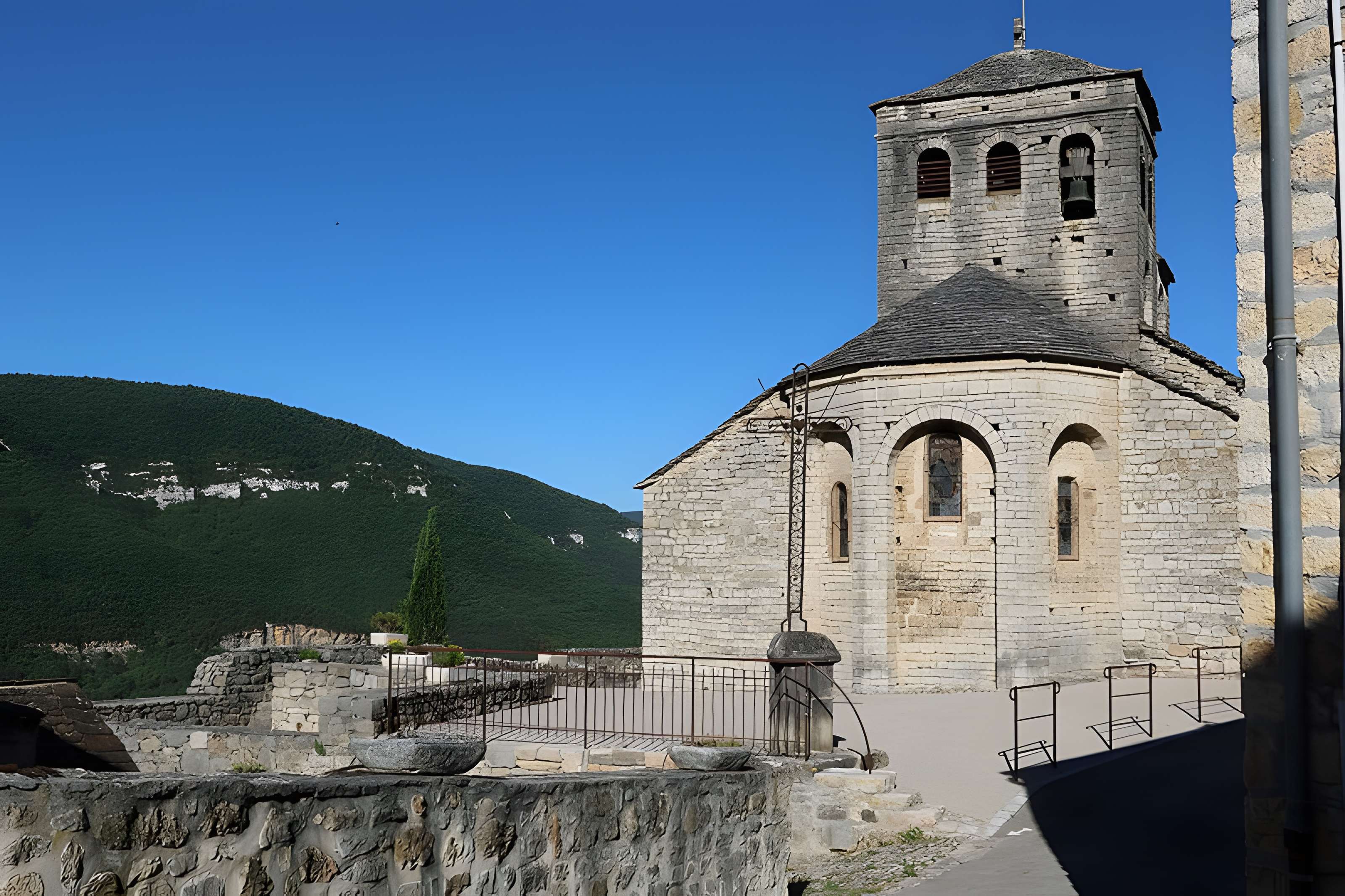 Église Saint-Sauveur de Liaucous de Mostuéjouls
