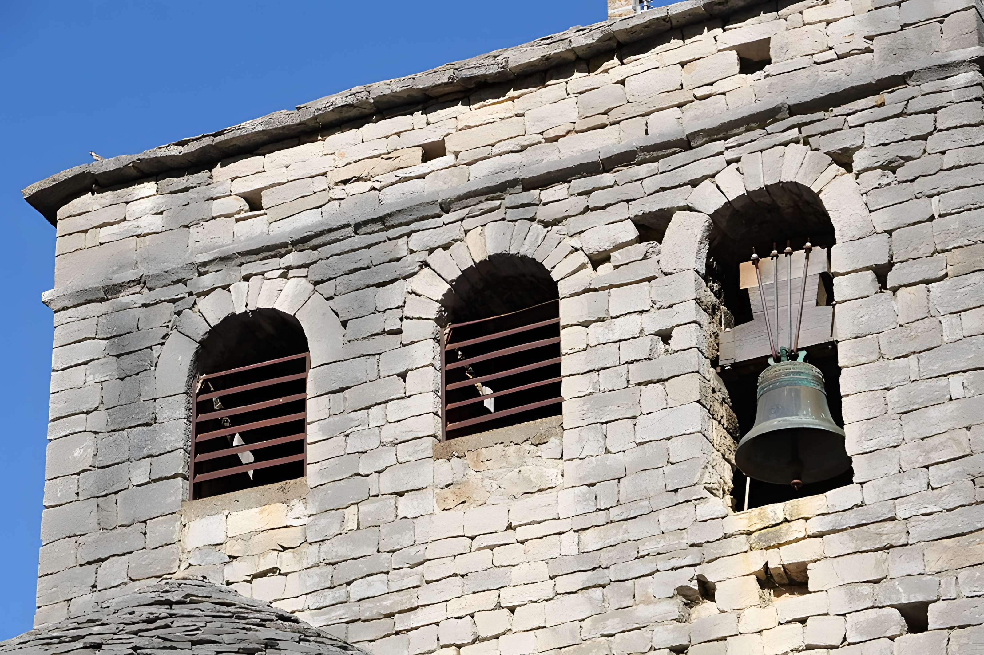 Église Saint-Sauveur de Liaucous de Mostuéjouls