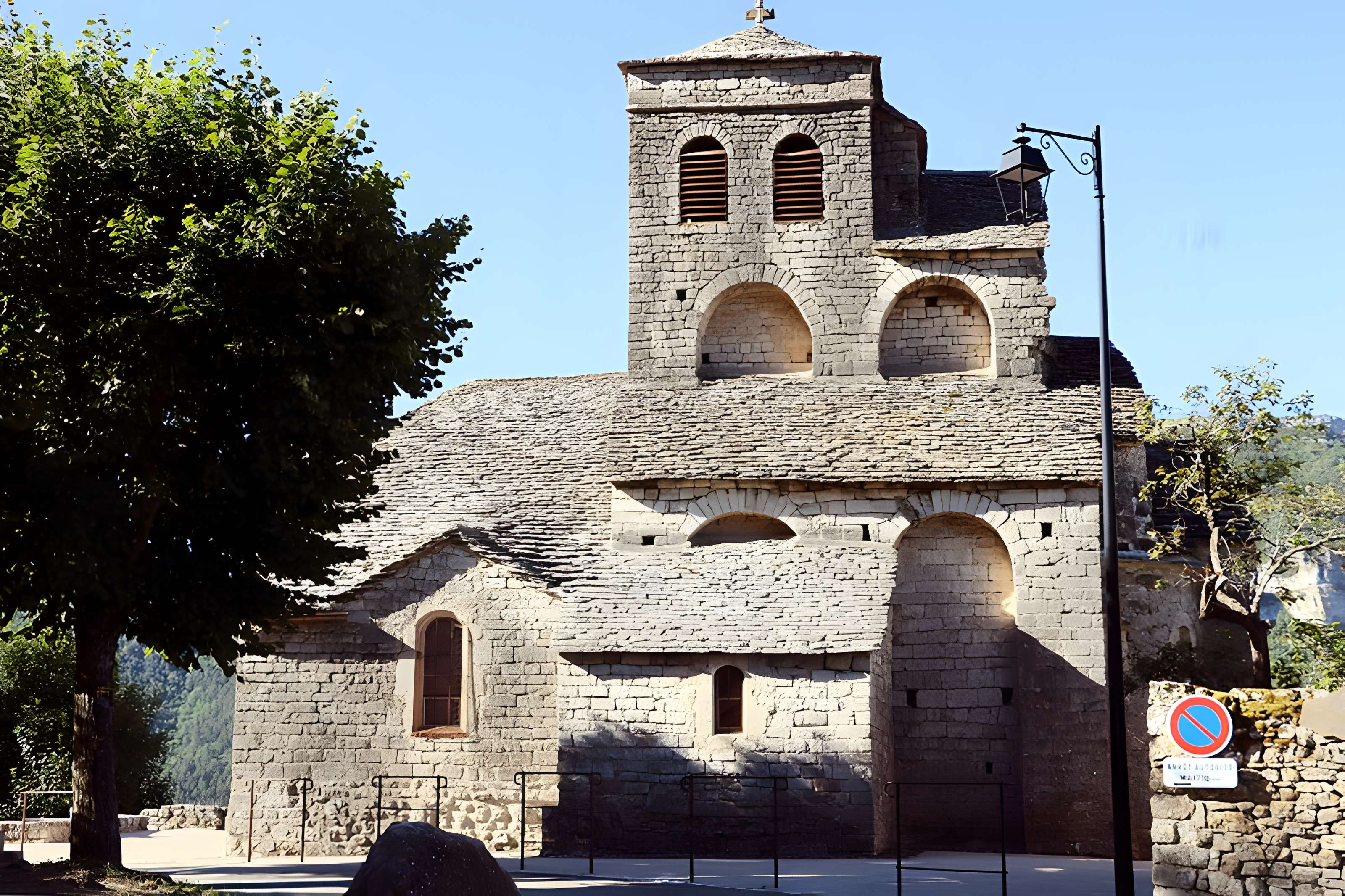 Église Saint-Sauveur de Liaucous de Mostuéjouls