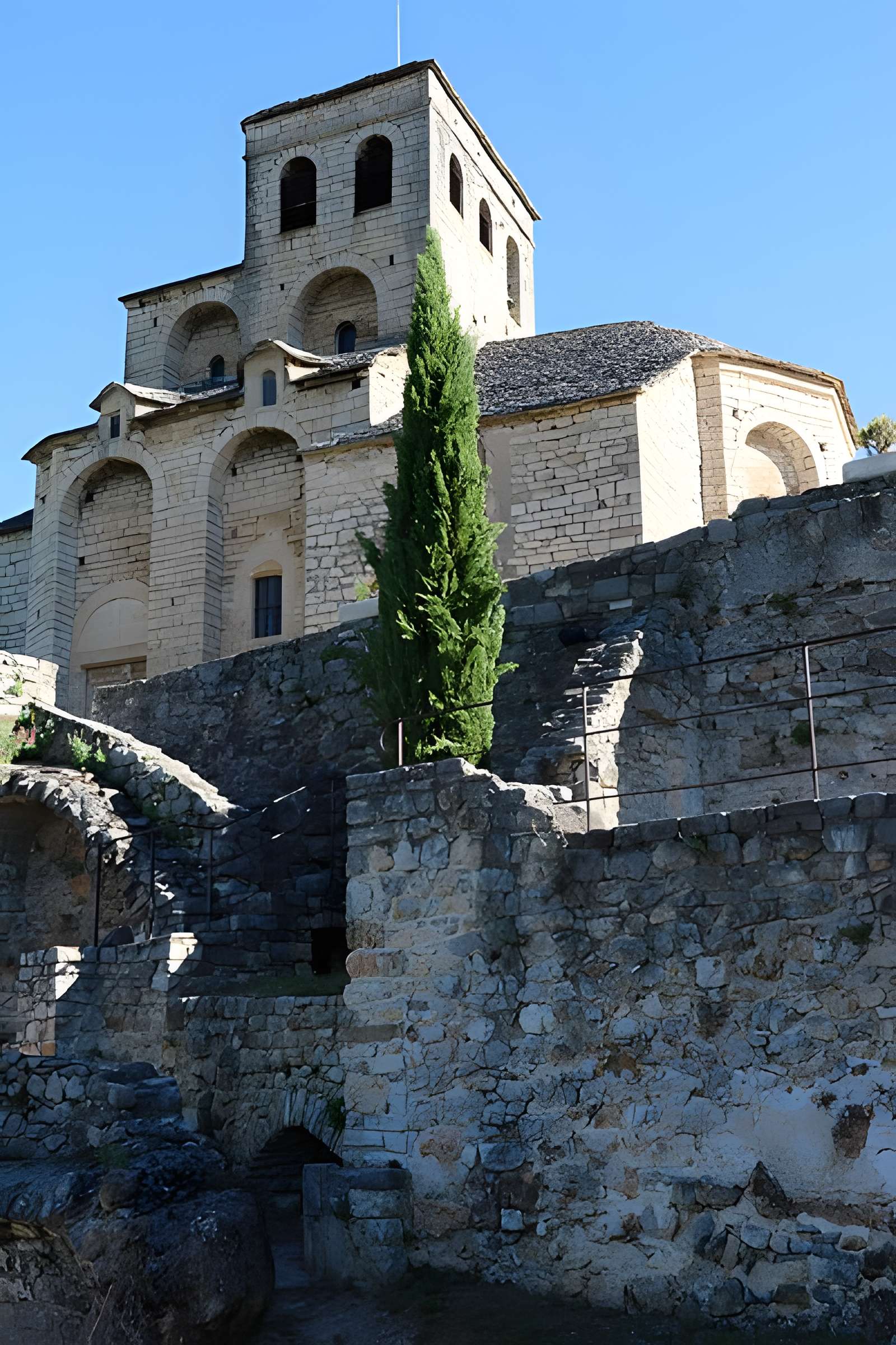 Église Saint-Sauveur de Liaucous de Mostuéjouls