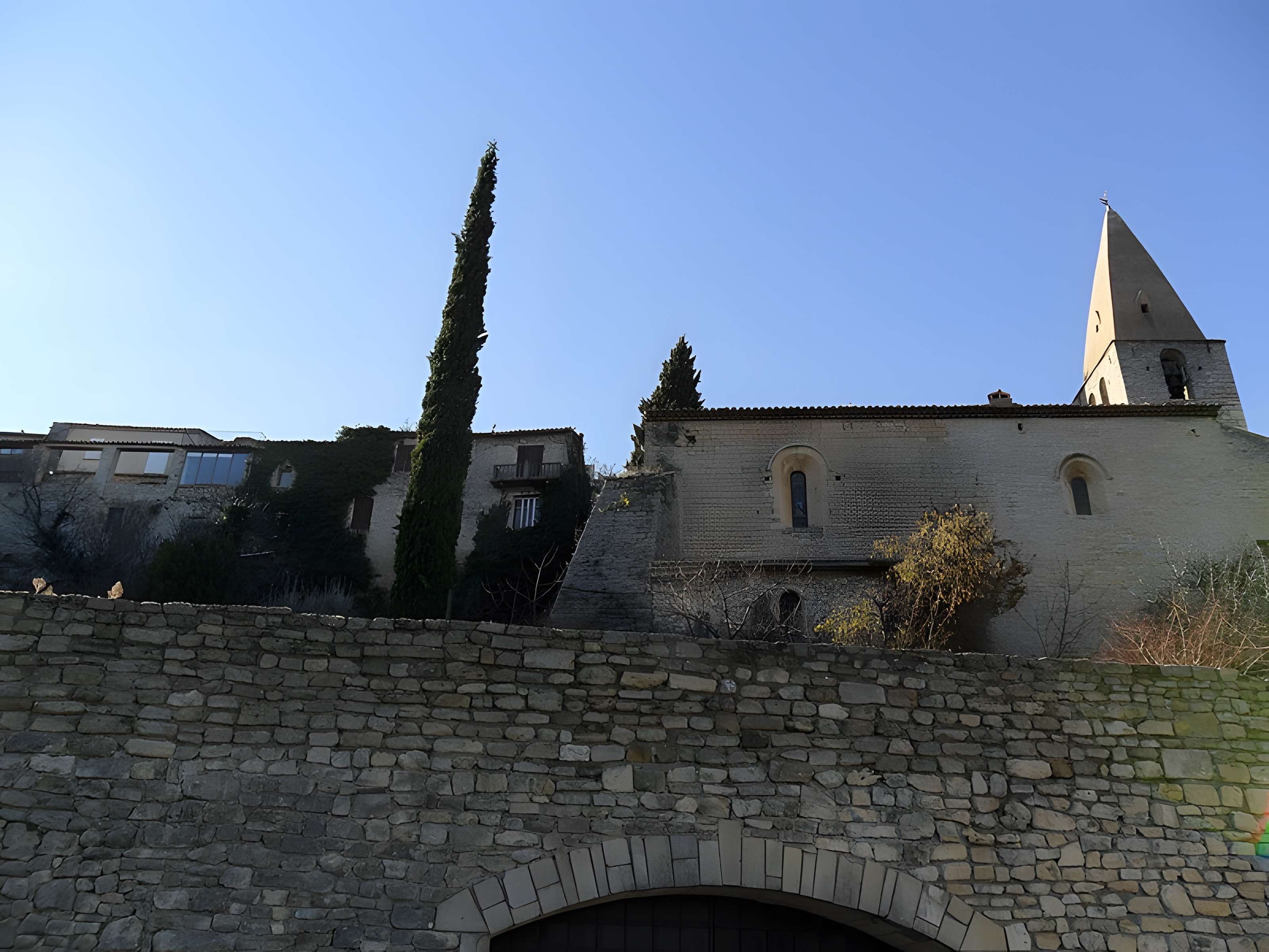 Église Saint-Sauveur-et-Saint-Sixte de Crestet