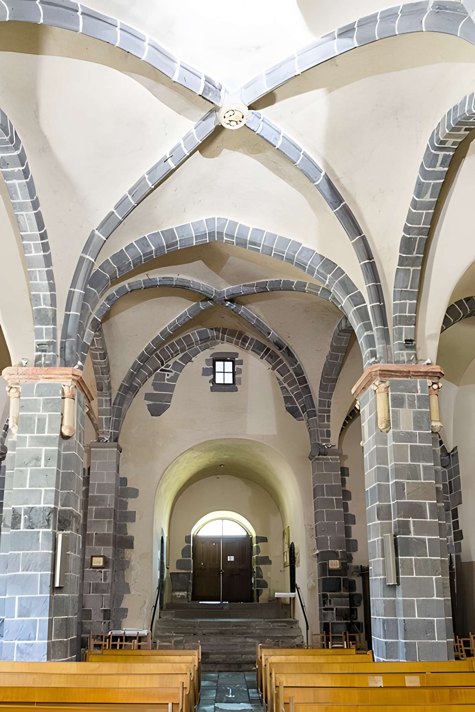 Église Saint-Sidoine d'Aydat