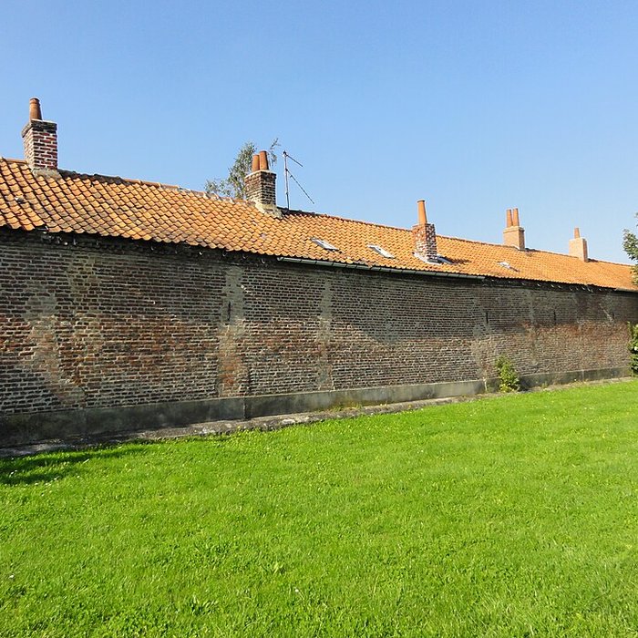 Photo de Cité des Electriciens ancien coron de la fosse n 2 dite du Mont-Blanc , située en bordure de la rue Anatole-France et constitué de la totalité des rues Ampère, Branly, Coulomb, Edison, Faraday, Franklin, Gramme, Laplace, Marconi, Volta