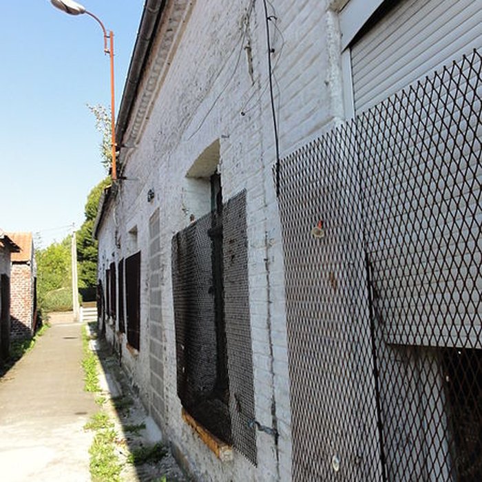Photo de Cité des Electriciens ancien coron de la fosse n 2 dite du Mont-Blanc , située en bordure de la rue Anatole-France et constitué de la totalité des rues Ampère, Branly, Coulomb, Edison, Faraday, Franklin, Gramme, Laplace, Marconi, Volta