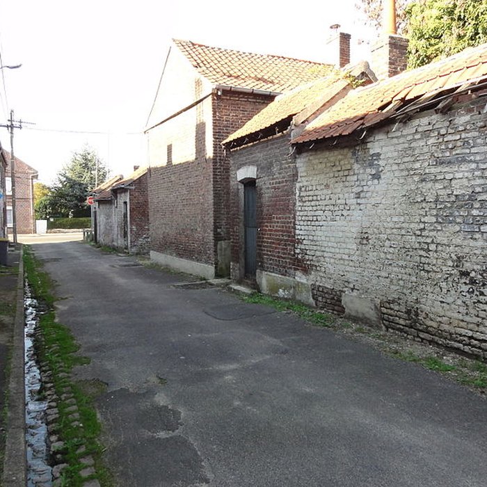 Photo de Cité des Electriciens ancien coron de la fosse n 2 dite du Mont-Blanc , située en bordure de la rue Anatole-France et constitué de la totalité des rues Ampère, Branly, Coulomb, Edison, Faraday, Franklin, Gramme, Laplace, Marconi, Volta