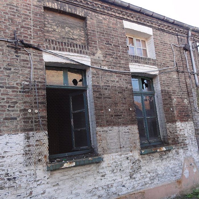 Photo de Cité des Electriciens ancien coron de la fosse n 2 dite du Mont-Blanc , située en bordure de la rue Anatole-France et constitué de la totalité des rues Ampère, Branly, Coulomb, Edison, Faraday, Franklin, Gramme, Laplace, Marconi, Volta