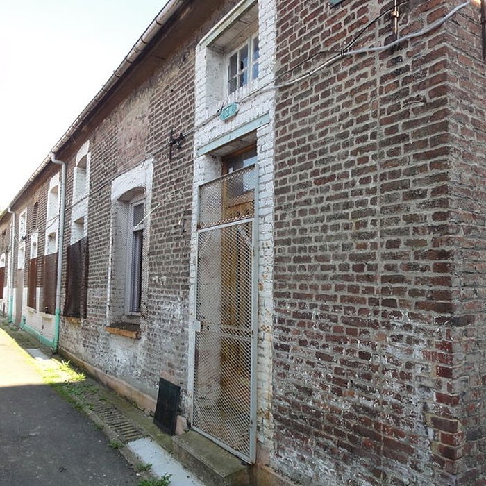 Photo de Cité des Electriciens ancien coron de la fosse n 2 dite du Mont-Blanc , située en bordure de la rue Anatole-France et constitué de la totalité des rues Ampère, Branly, Coulomb, Edison, Faraday, Franklin, Gramme, Laplace, Marconi, Volta