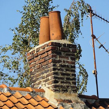 Cité des Electriciens ancien coron de la fosse n 2 dite du Mont-Blanc , située en bordure de la rue Anatole-France et constitué de la totalité des rues Ampère, Branly, Coulomb, Edison, Faraday, Franklin, Gramme, Laplace, Marconi, Volta