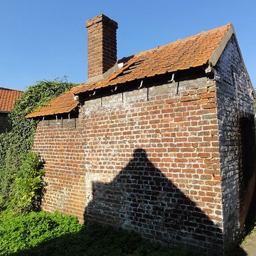 Cité des Electriciens ancien coron de la fosse n 2 dite du Mont-Blanc , située en bordure de la rue Anatole-France et constitué de la totalité des rues Ampère, Branly, Coulomb, Edison, Faraday, Franklin, Gramme, Laplace, Marconi, Volta