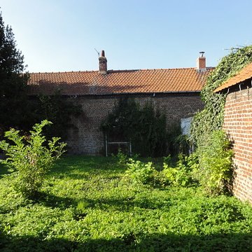 Cité des Electriciens ancien coron de la fosse n 2 dite du Mont-Blanc , située en bordure de la rue Anatole-France et constitué de la totalité des rues Ampère, Branly, Coulomb, Edison, Faraday, Franklin, Gramme, Laplace, Marconi, Volta