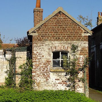 Cité des Electriciens ancien coron de la fosse n 2 dite du Mont-Blanc , située en bordure de la rue Anatole-France et constitué de la totalité des rues Ampère, Branly, Coulomb, Edison, Faraday, Franklin, Gramme, Laplace, Marconi, Volta