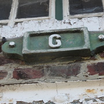 Cité des Electriciens ancien coron de la fosse n 2 dite du Mont-Blanc , située en bordure de la rue Anatole-France et constitué de la totalité des rues Ampère, Branly, Coulomb, Edison, Faraday, Franklin, Gramme, Laplace, Marconi, Volta