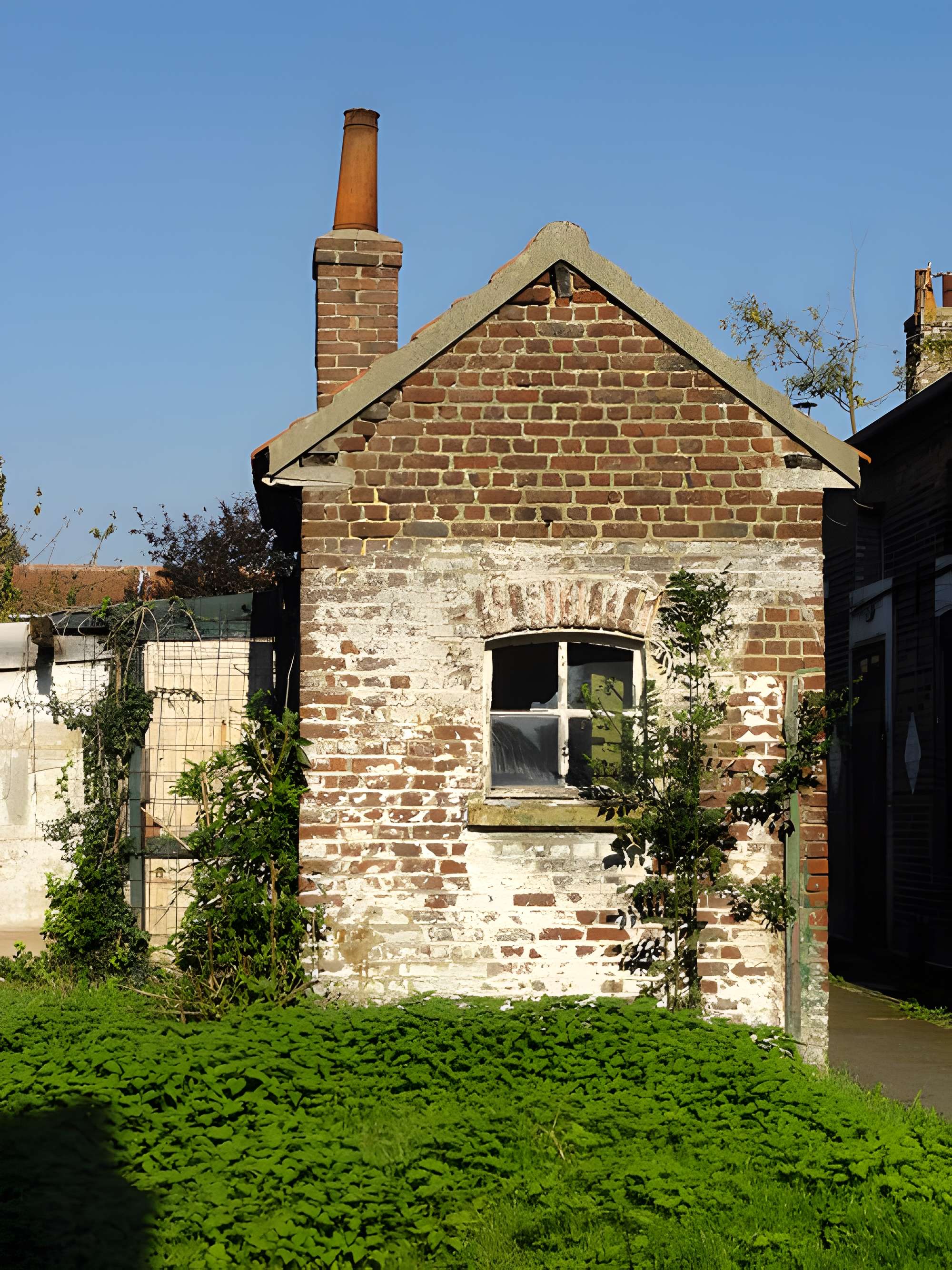 Cité des Electriciens (ancien coron de la fosse n° 2 dite du Mont-Blanc) , située en bordure de la rue Anatole-France et constitué de la totalité des rues Ampère, Branly, Coulomb, Edison, Faraday, Franklin, Gramme, Laplace, Marconi, Volta
