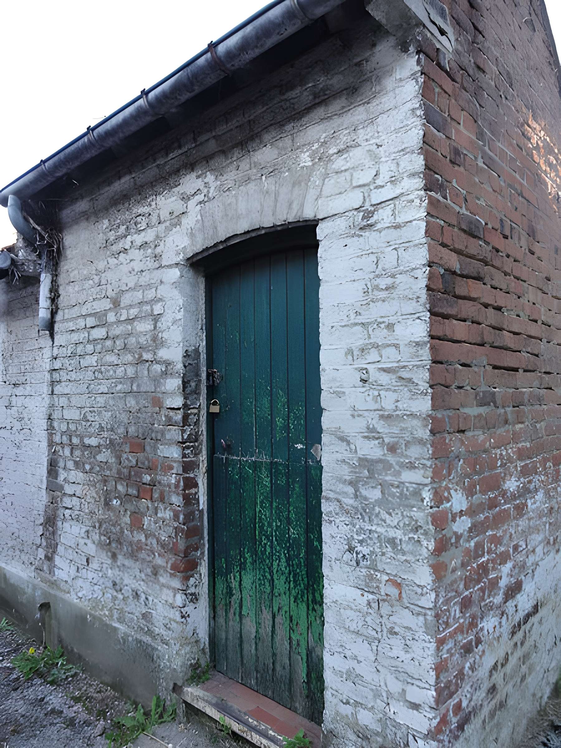 Cité des Electriciens (ancien coron de la fosse n° 2 dite du Mont-Blanc) , située en bordure de la rue Anatole-France et constitué de la totalité des rues Ampère, Branly, Coulomb, Edison, Faraday, Franklin, Gramme, Laplace, Marconi, Volta