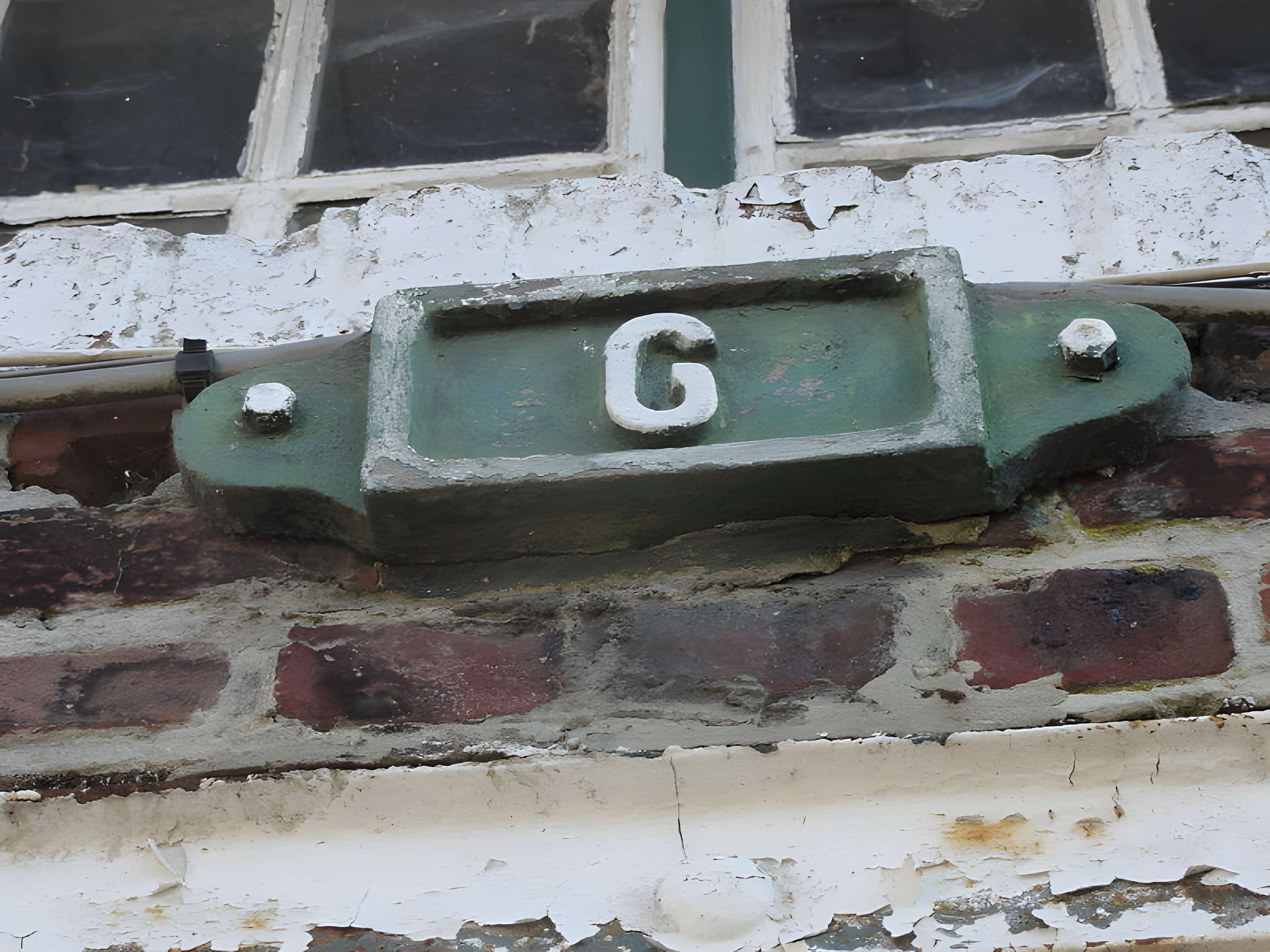 Cité des Electriciens (ancien coron de la fosse n° 2 dite du Mont-Blanc) , située en bordure de la rue Anatole-France et constitué de la totalité des rues Ampère, Branly, Coulomb, Edison, Faraday, Franklin, Gramme, Laplace, Marconi, Volta