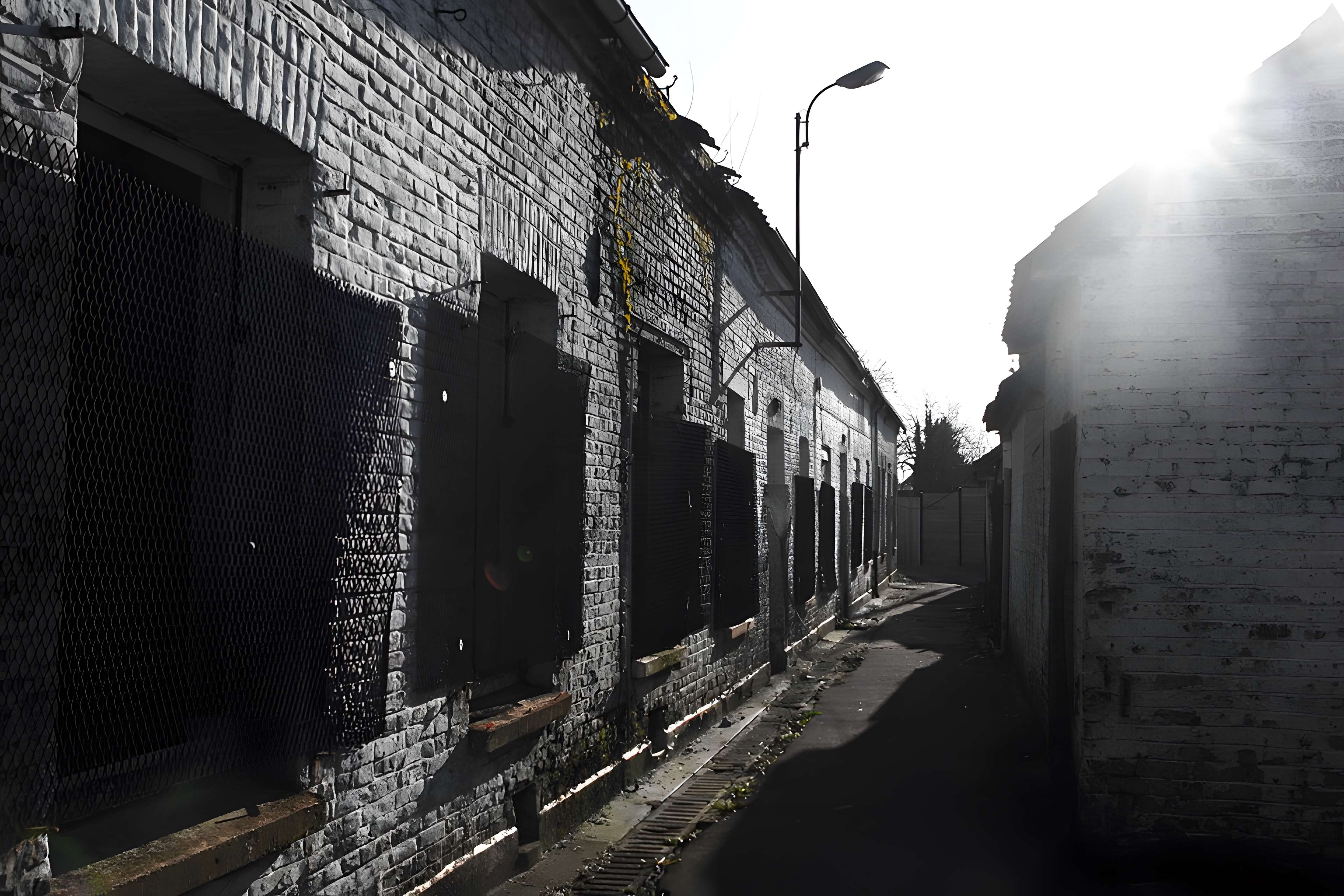 Cité des Electriciens (ancien coron de la fosse n° 2 dite du Mont-Blanc) , située en bordure de la rue Anatole-France et constitué de la totalité des rues Ampère, Branly, Coulomb, Edison, Faraday, Franklin, Gramme, Laplace, Marconi, Volta