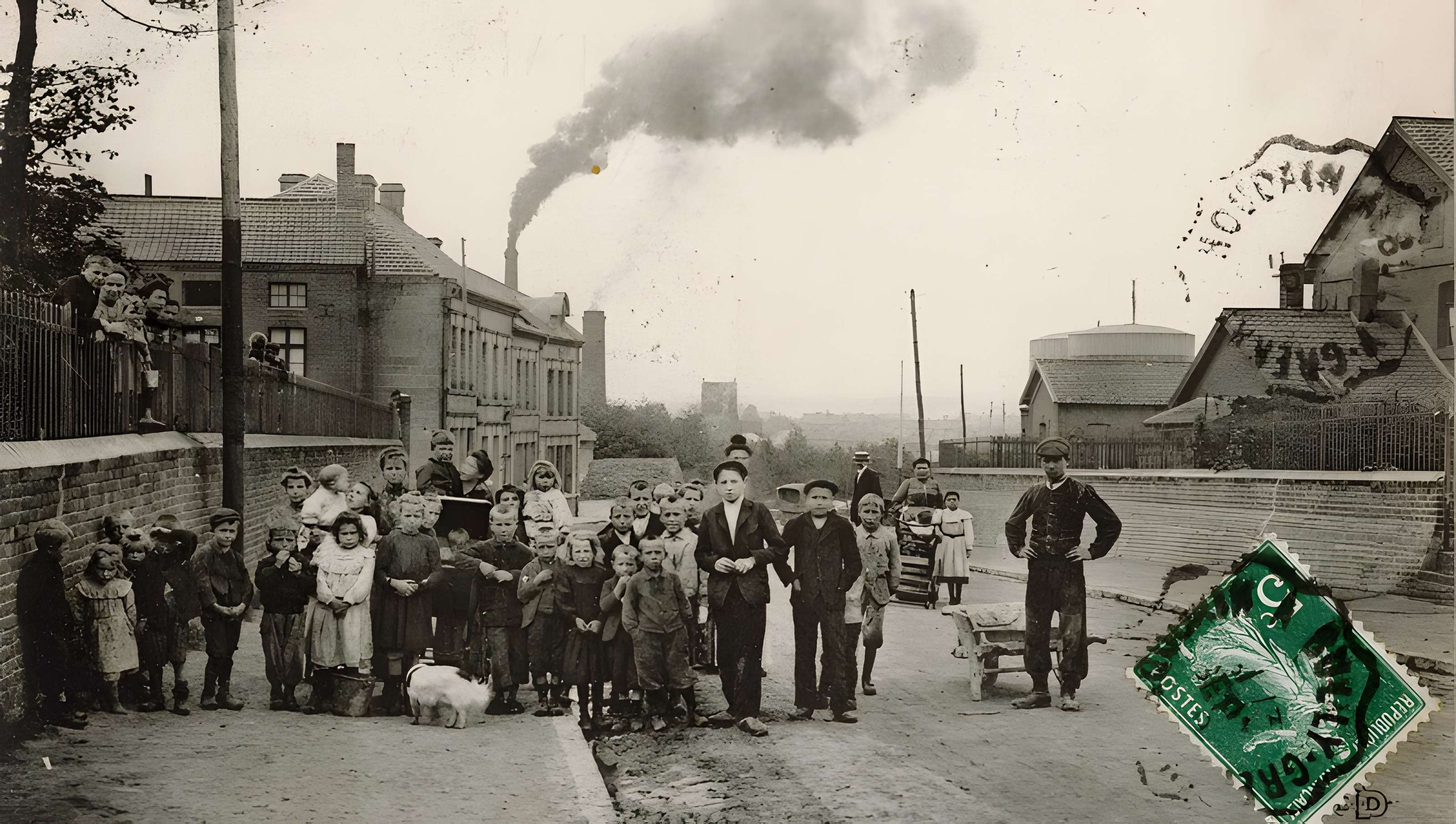 Cité des Electriciens (ancien coron de la fosse n° 2 dite du Mont-Blanc) , située en bordure de la rue Anatole-France et constitué de la totalité des rues Ampère, Branly, Coulomb, Edison, Faraday, Franklin, Gramme, Laplace, Marconi, Volta