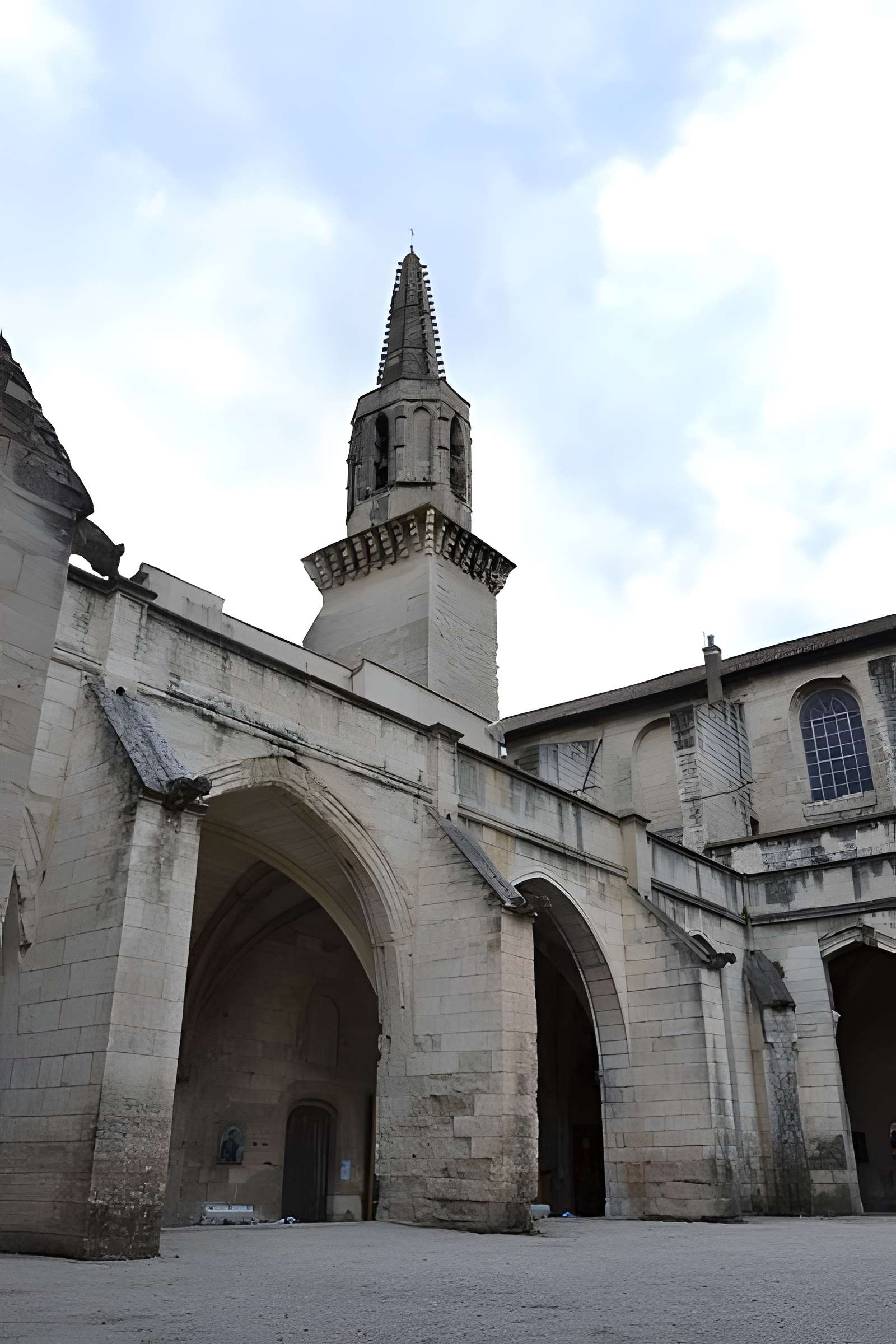 Église Saint-Symphorien-les-Carmes d'Avignon