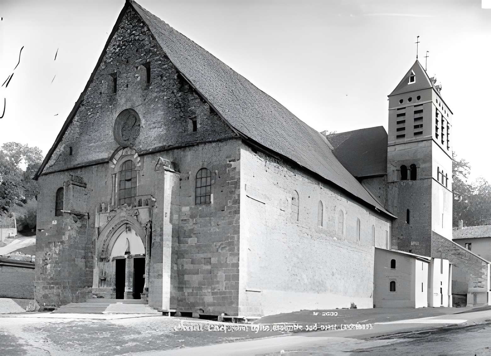 Église Saint-Theudère de Saint-Chef . L'église en 1887
