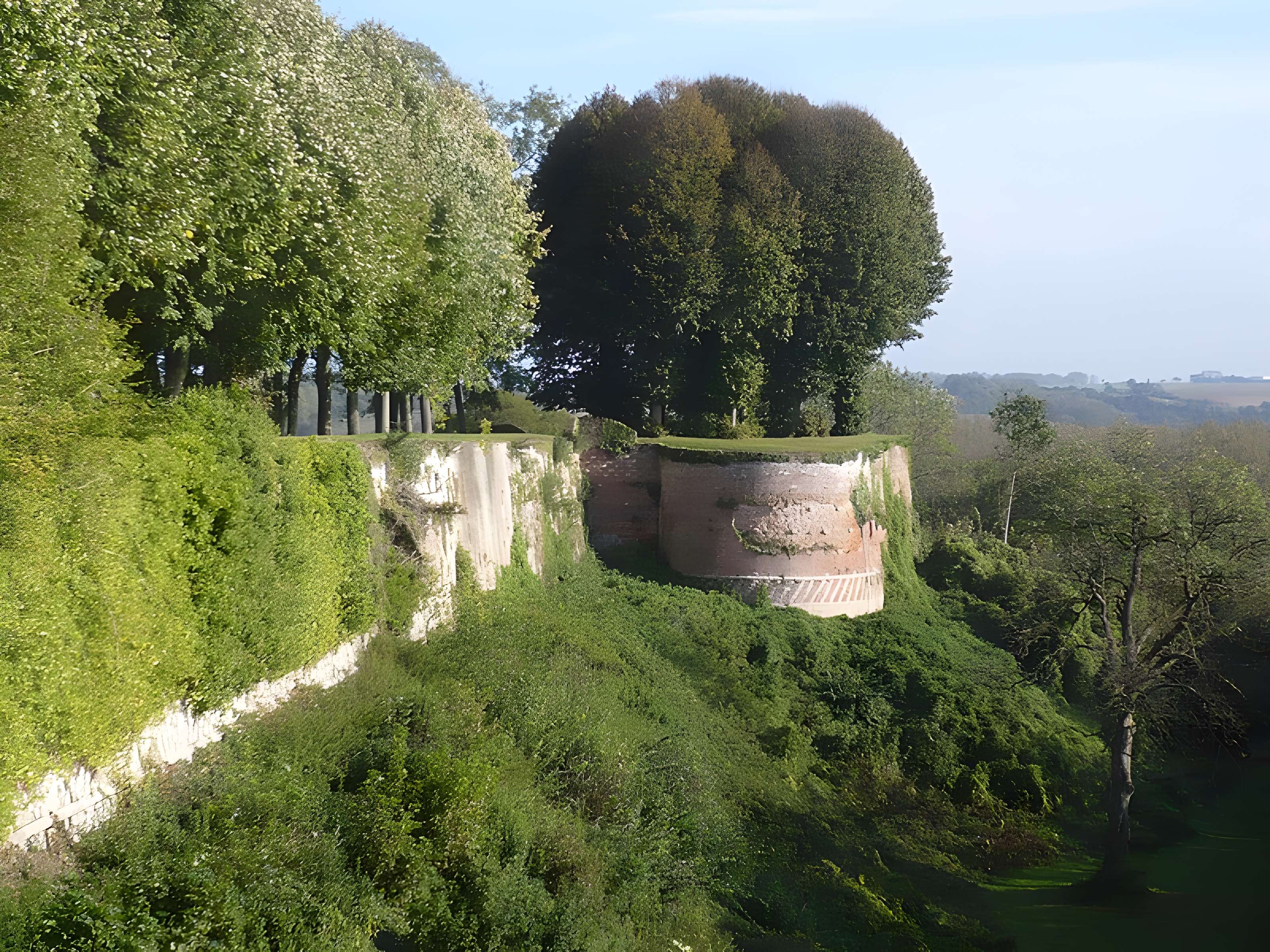 Ruines des remparts