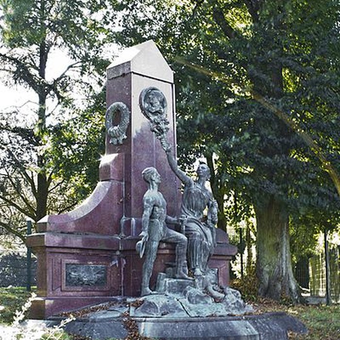 Photo de Monument à madame Declercq dit de la Découverte du Charbon