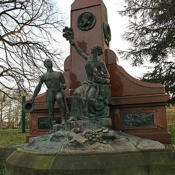 Photo de Monument à madame Declercq dit de la Découverte du Charbon