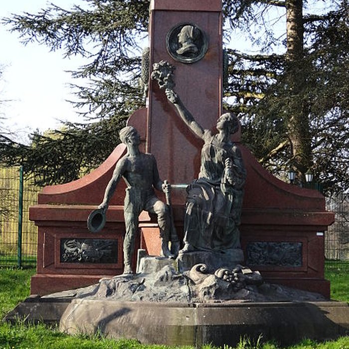 Photo de Monument à madame Declercq dit de la Découverte du Charbon