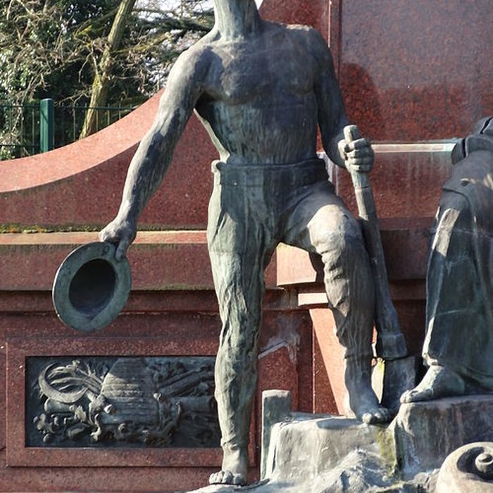 Photo de Monument à madame Declercq dit de la Découverte du Charbon