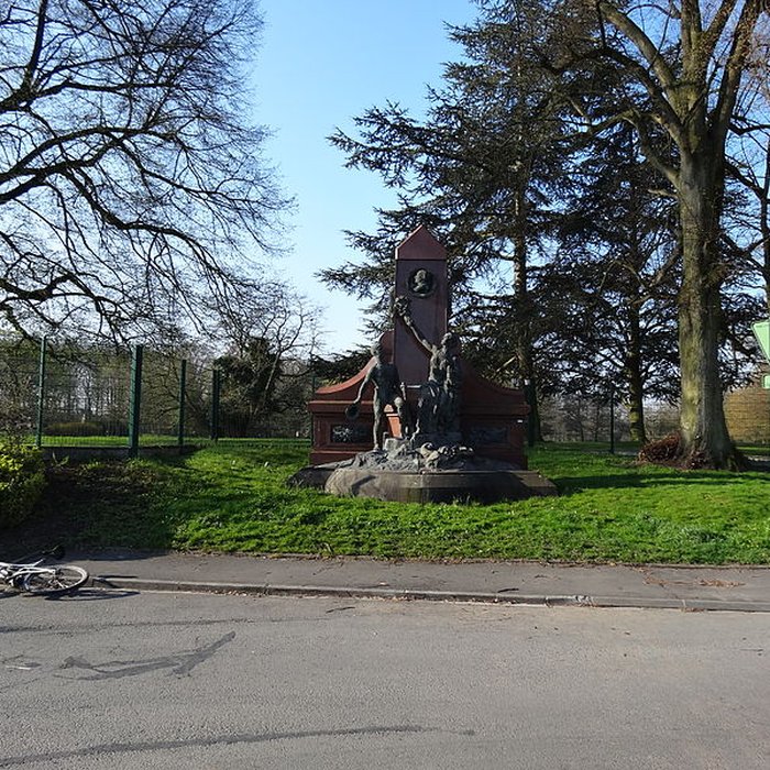Photo de Monument à madame Declercq dit de la Découverte du Charbon