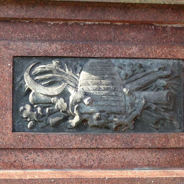 Photo de Monument à madame Declercq dit de la Découverte du Charbon