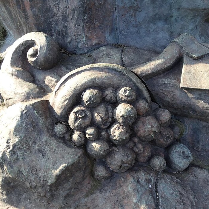 Photo de Monument à madame Declercq dit de la Découverte du Charbon