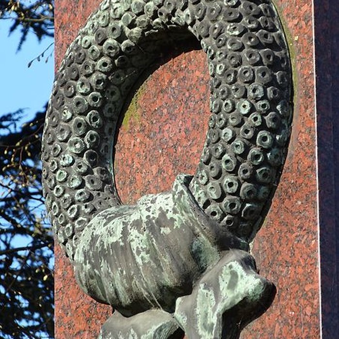Photo de Monument à madame Declercq dit de la Découverte du Charbon