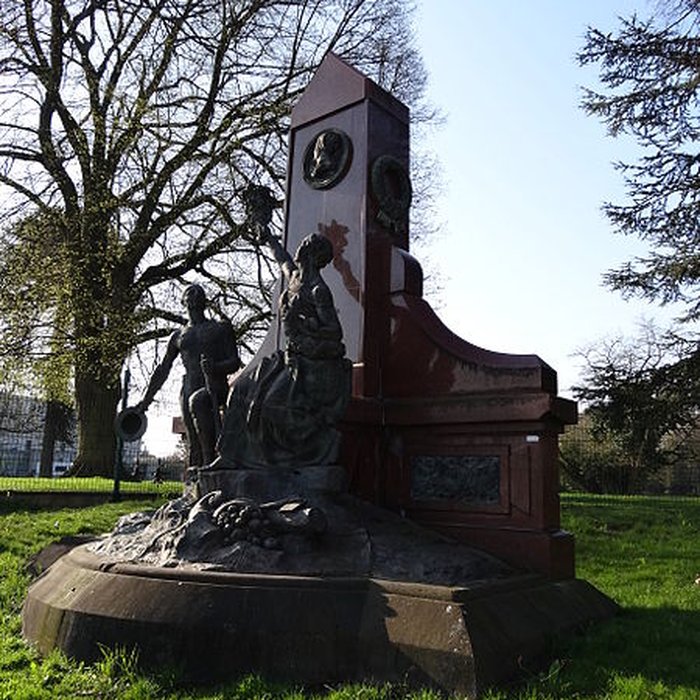 Photo de Monument à madame Declercq dit de la Découverte du Charbon