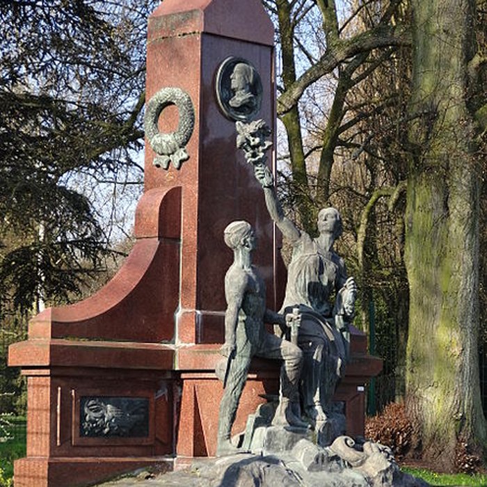 Photo de Monument à madame Declercq dit de la Découverte du Charbon