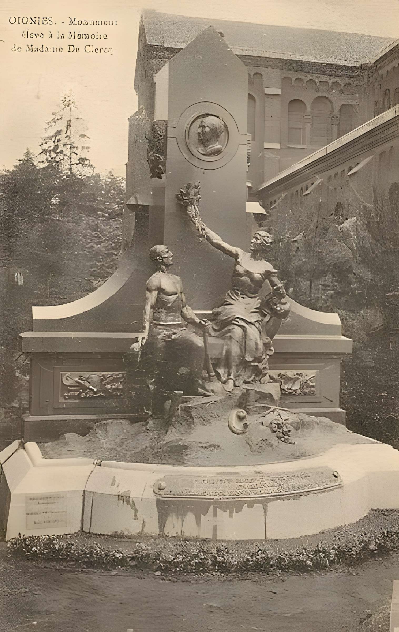 Monument à madame Declercq dit de la Découverte du Charbon