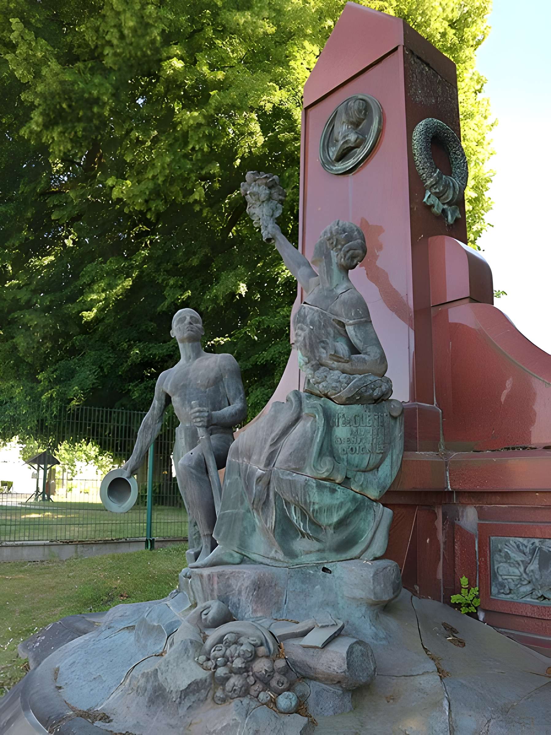 Monument à madame Declercq dit de la Découverte du Charbon
