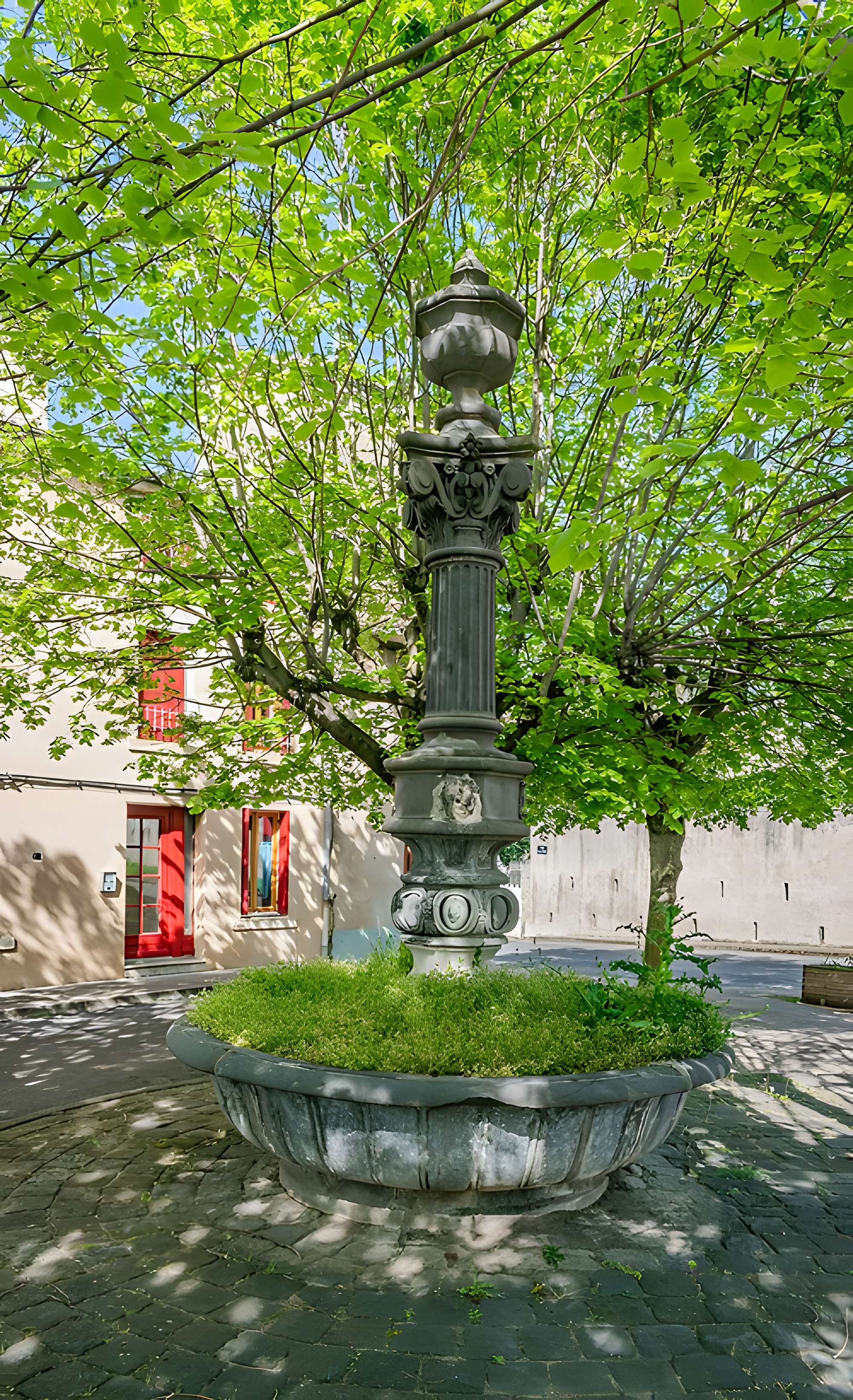 Fontaine de la Croix de la Mission