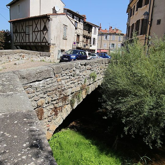 Photo de Mesure publique, maison du Poids public et pont