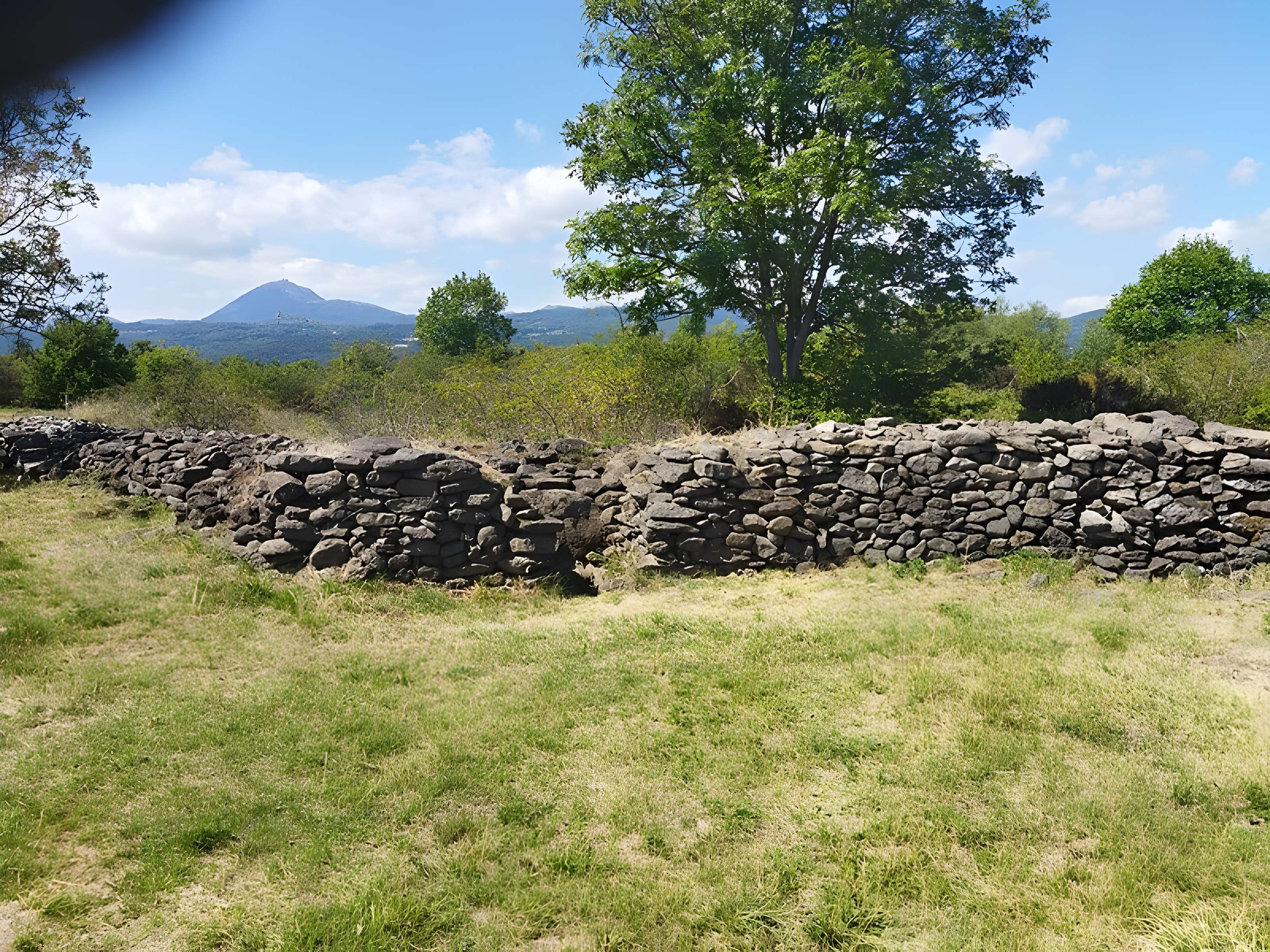 Plateau dit des Côtes de Clermont (également sur communes de Clermont-Ferrand, Durtol et Nohanent)