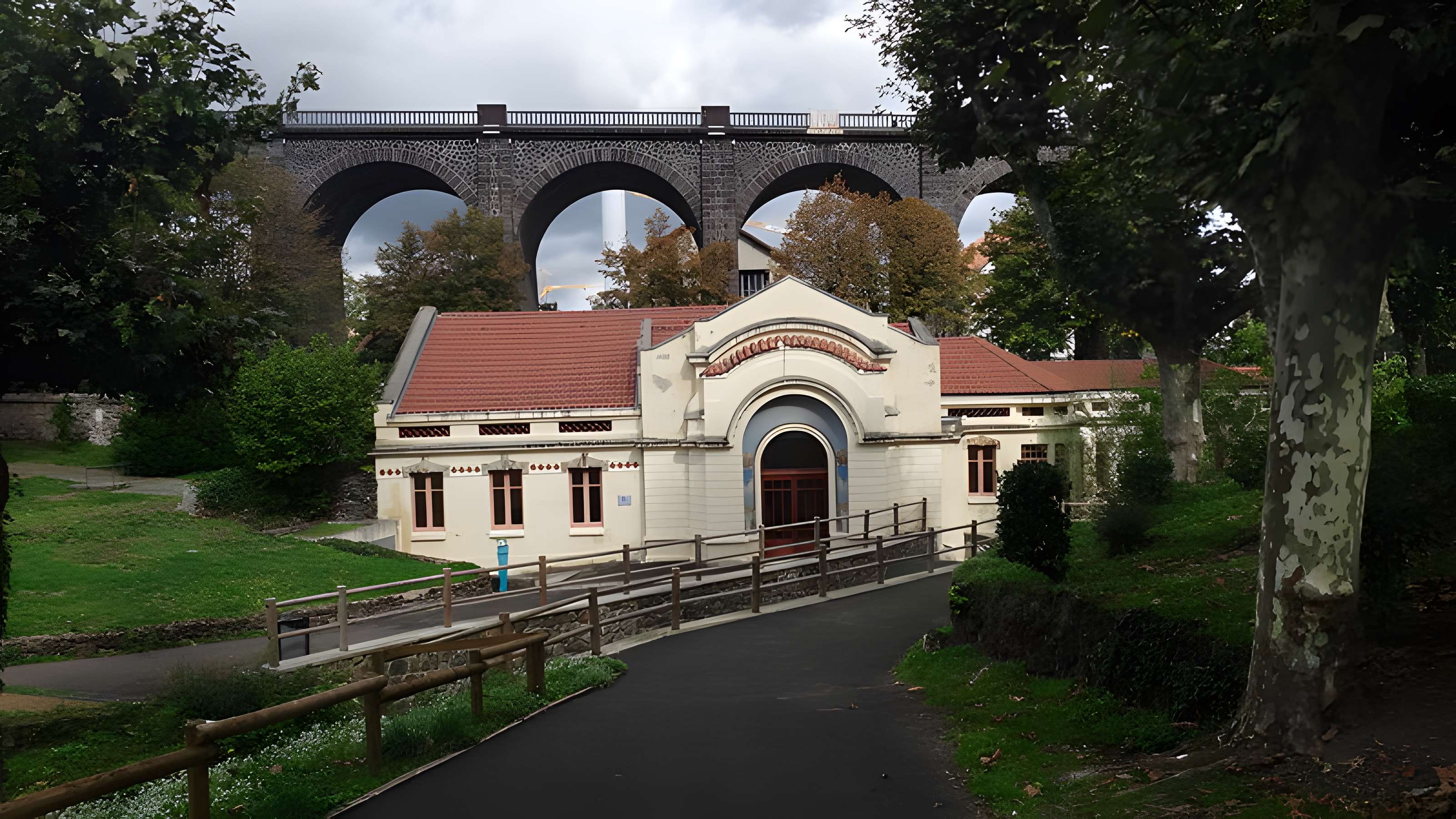 Etablissement thermal (également sur commune de Royat)
