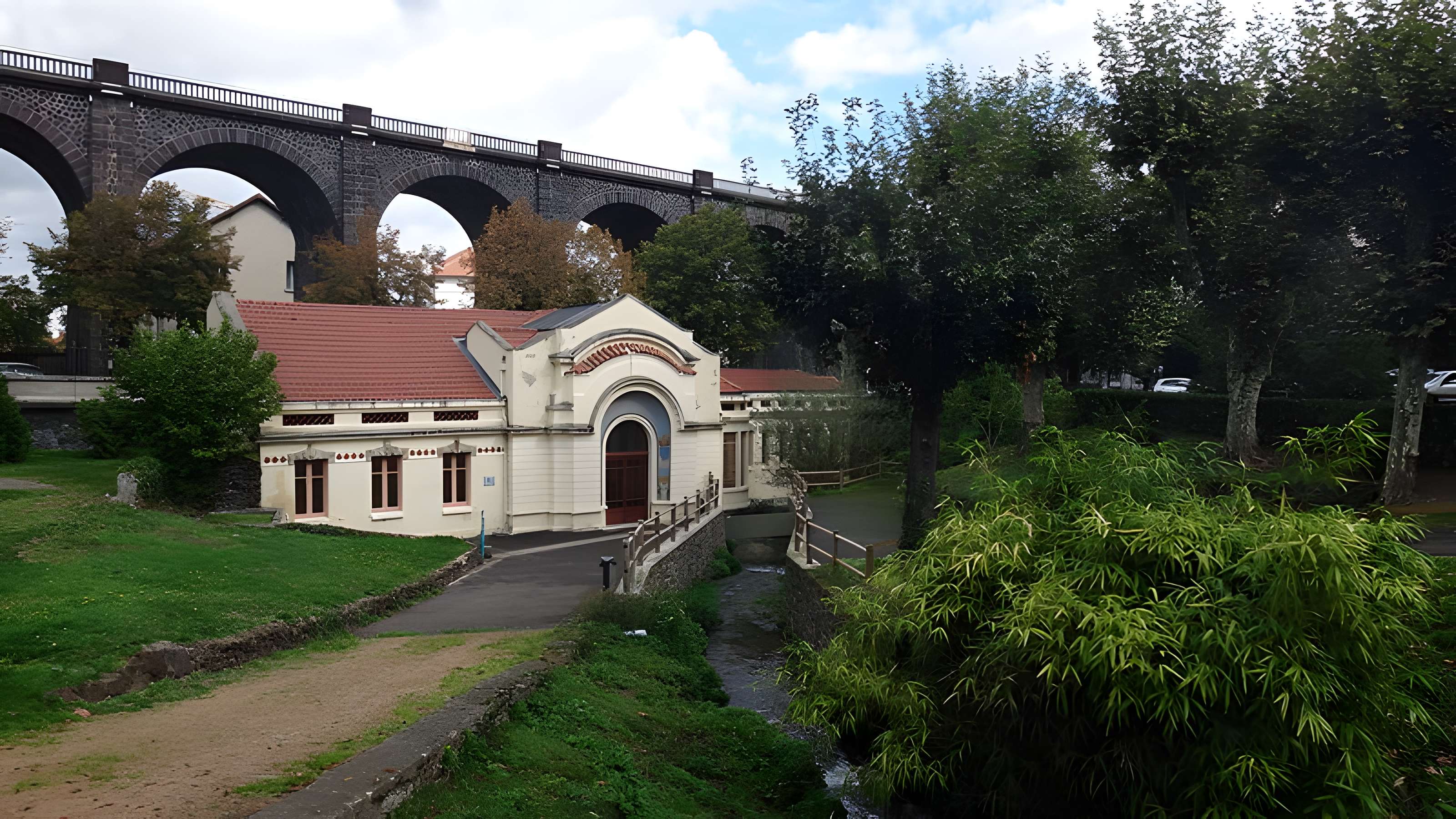 Etablissement thermal (également sur commune de Royat)