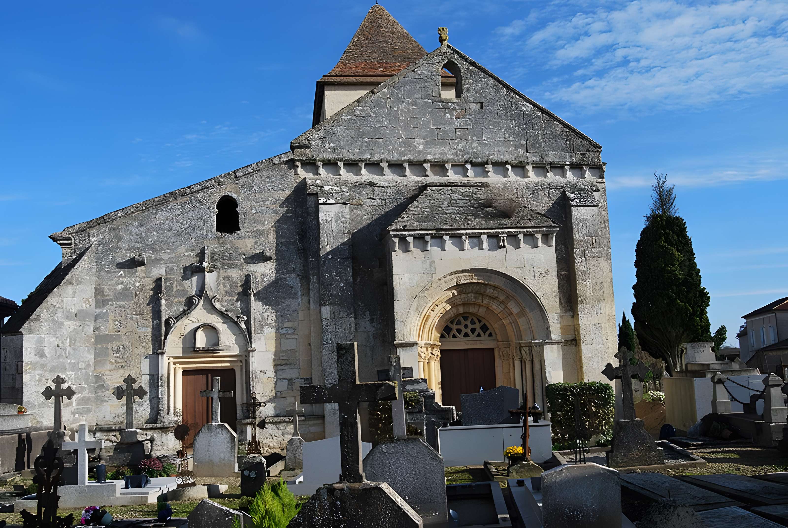 Église Saint-Vincent de Saint-Vincent-de-Pertignas