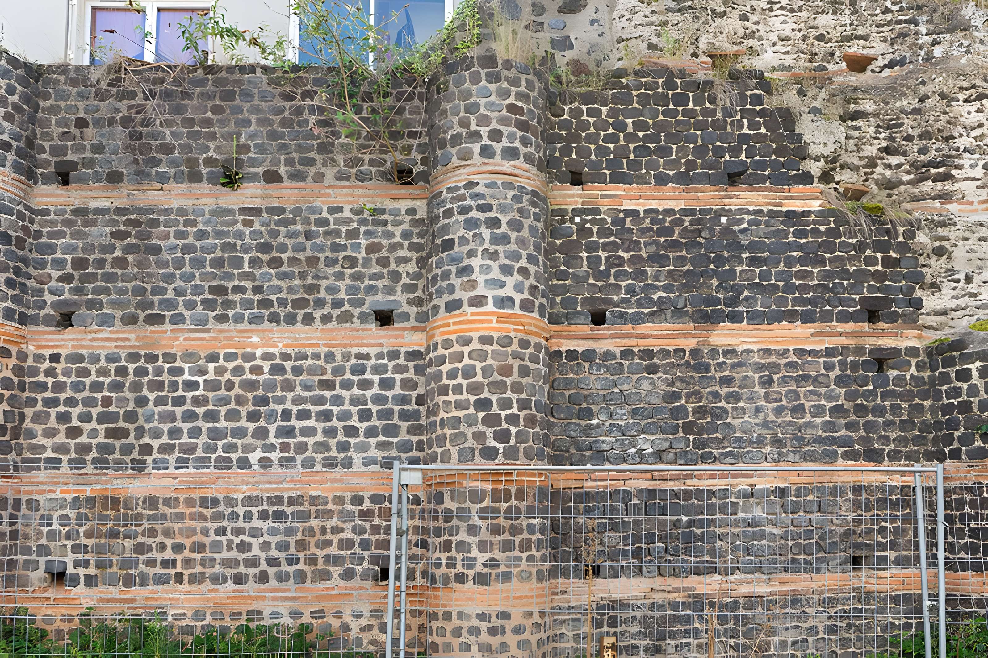 Temple de Vasso Galate (murailles dites des Sarrasins)