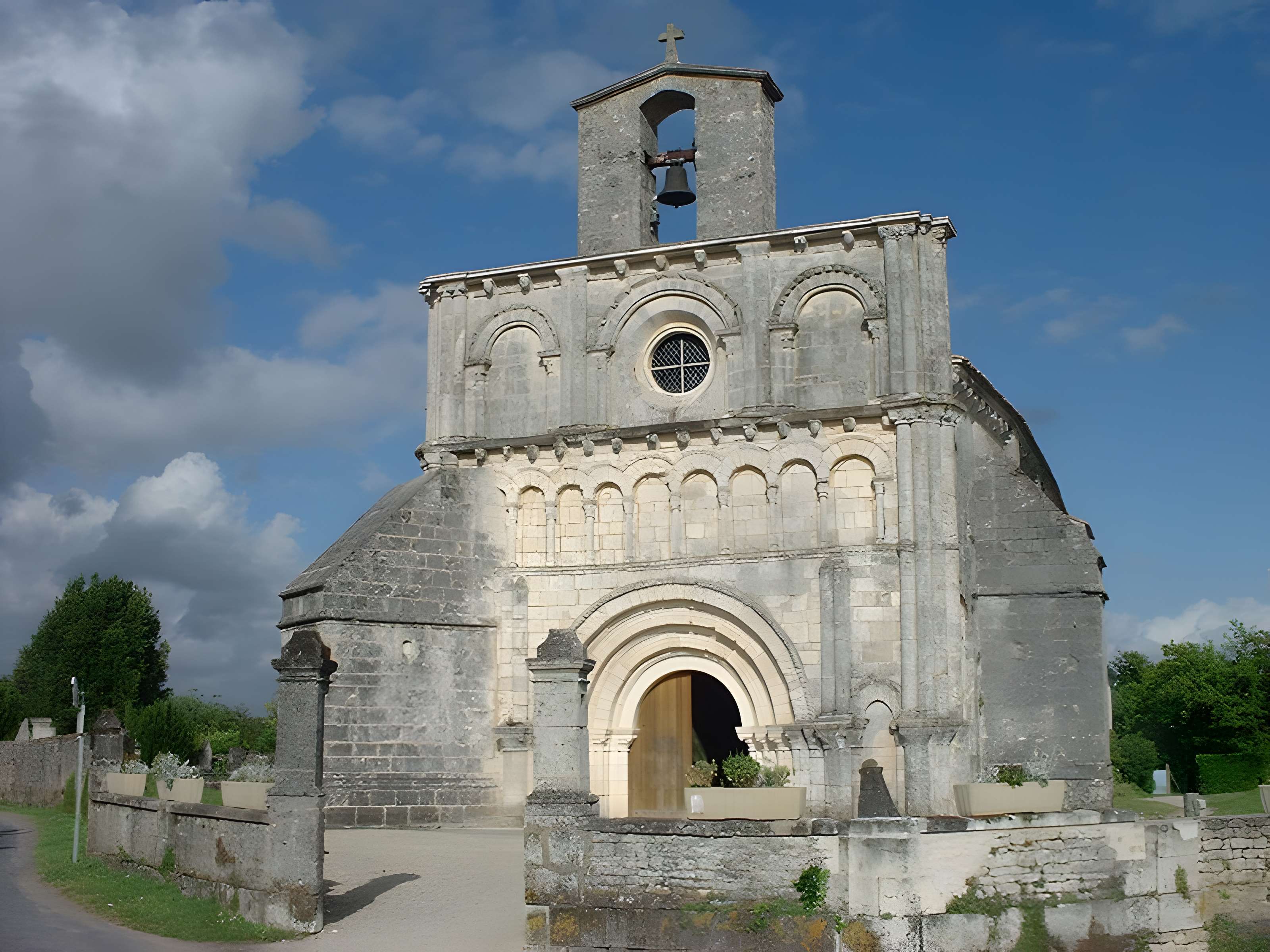 Église Saint-Vivien de Breuillet 